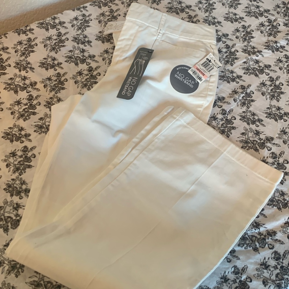 Macy’s everyday value brand wide leg white pants 🤍